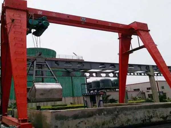 抓斗式龍門吊