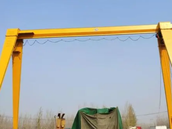 龍門吊起重機如何確保操作區(qū)域的**和整潔？