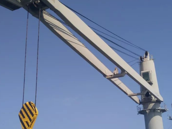 克令吊的安裝是否會影響周邊設(shè)施和人員的**？