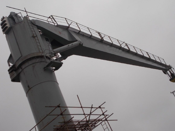 甲板起重機(jī)的運(yùn)輸方式和方案有哪些特點(diǎn)？